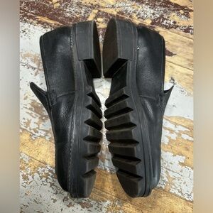 Sz 10 Stylish Bernardo Black Leather Slip-On Loafers- so comfortable!